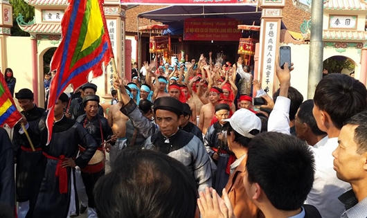 Kéo co mong mưa thuận, gió hòa, ấm no, hạnh phúc